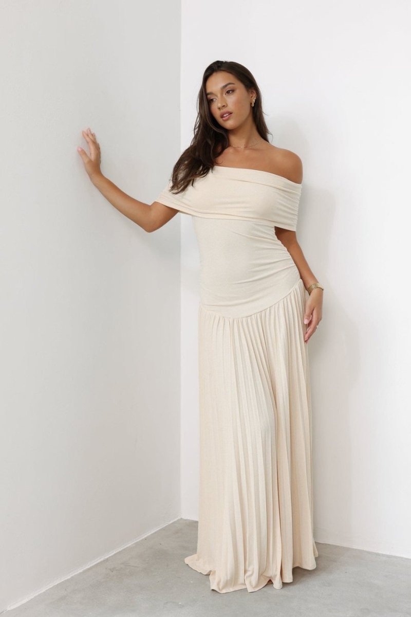 Aurora - Elegant Women&