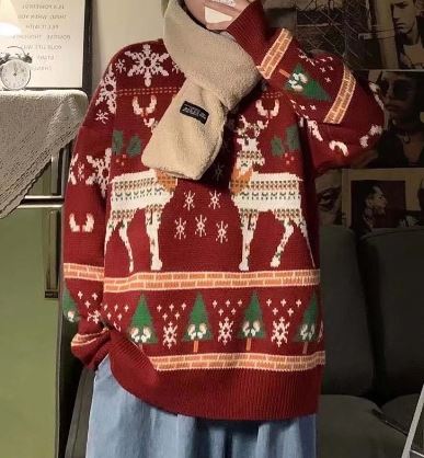 Harper - Women’s vintage christmas sweater oversized with reindeer and trees