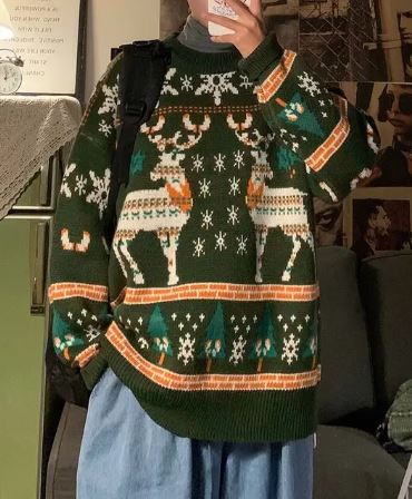 Harper - Women’s vintage christmas sweater oversized with reindeer and trees